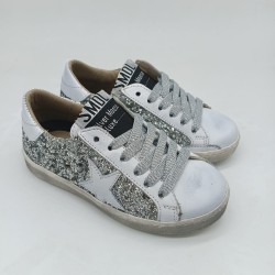 Deportivo Silver Moose en blanco y plata