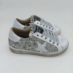 Deportivo Silver Moose en blanco y plata