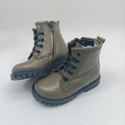 Botin estilo militar en piel verde oliva