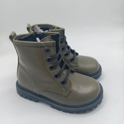 Botin estilo militar en piel verde oliva